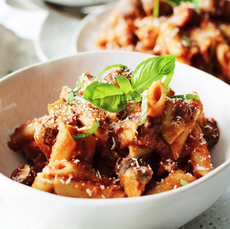 Pasta mit Kichererbsen-Tomatensoße und Champignons - Campo Verde