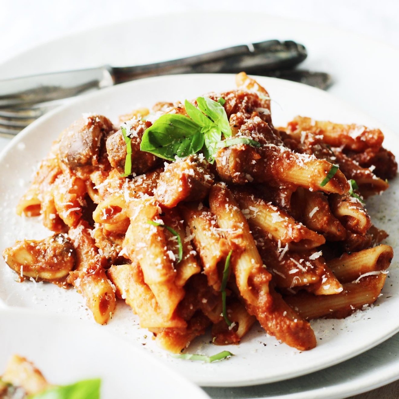 Pasta mit Kichererbsen-Tomatensoße und Champignons - Campo Verde